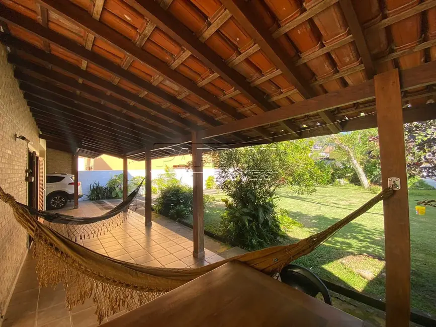 Foto 1 de Casa com 4 quartos à venda, 140m2 em Ubatuba - SP