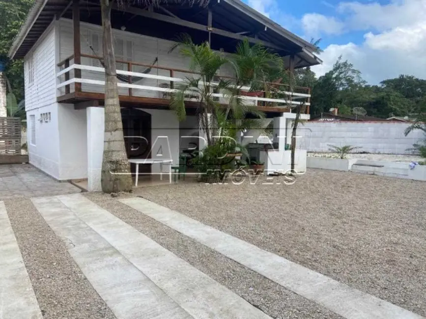 Foto 2 de Casa com 3 quartos à venda, 180m2 em Ubatuba - SP