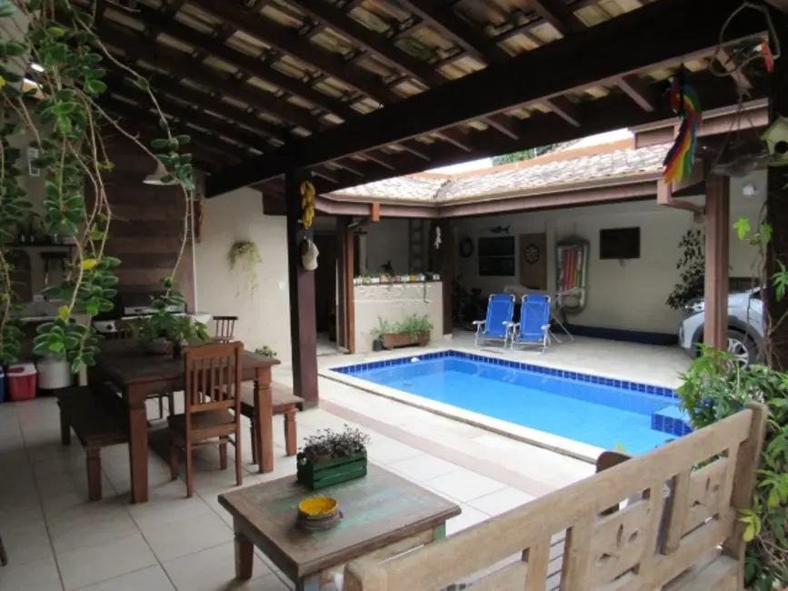 Casa com 5 quartos à venda, 305m2 em Ubatuba - SP - imagem 1 Foto 1 de Casa com 5 quartos à venda, 305m2 em Ubatuba - SP