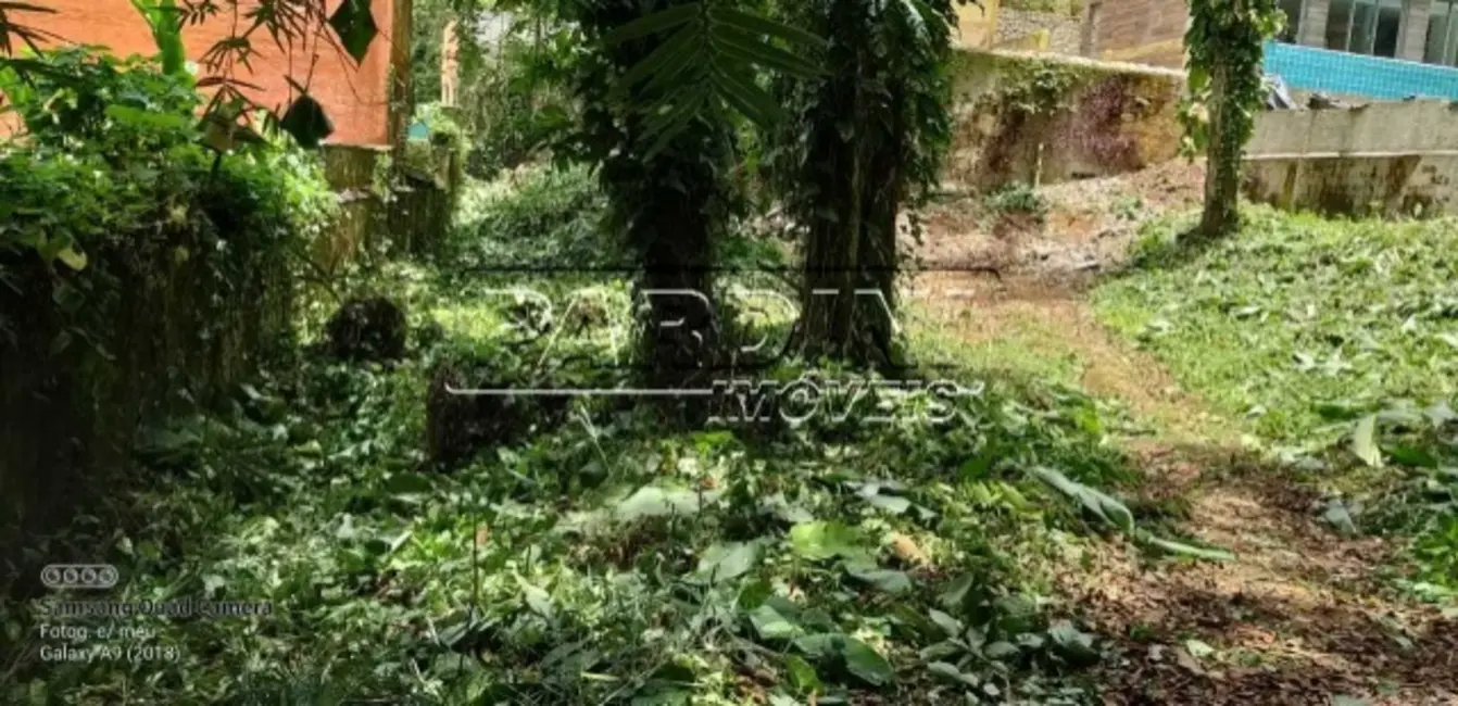 Foto 1 de Terreno / Lote à venda, 845m2 em Ubatuba - SP