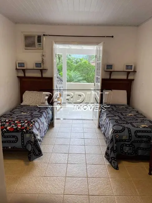 Foto 3 de Casa de Condomínio com 5 quartos para alugar, 300m2 em Caraguatatuba - SP
