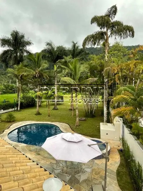 Foto 1 de Casa de Condomínio com 5 quartos para alugar, 300m2 em Caraguatatuba - SP
