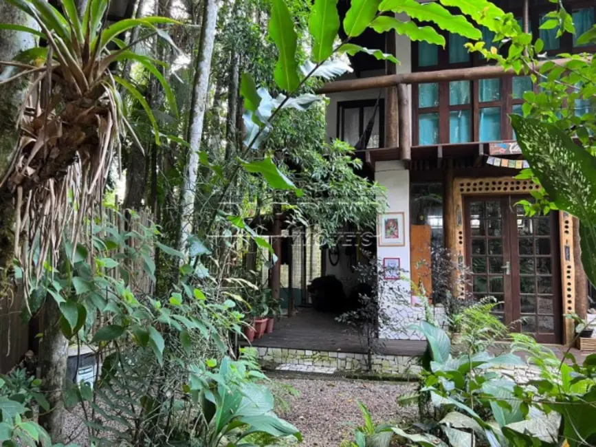 Foto 1 de Casa com 7 quartos à venda em Ubatuba - SP