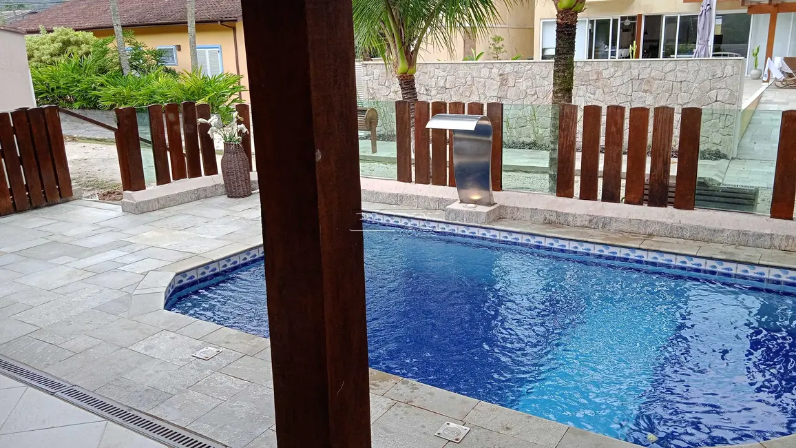 Foto 2 de Casa de Condomínio com 3 quartos à venda, 160m2 em Ubatuba - SP