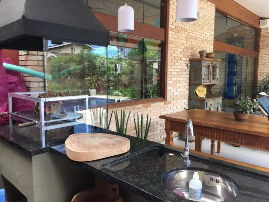 Foto 2 de Casa de Condomínio com 4 quartos à venda, 190m2 em Ubatuba - SP