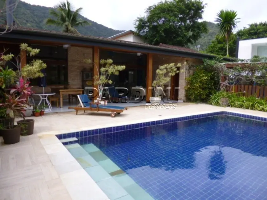 Foto 1 de Casa de Condomínio com 4 quartos à venda, 190m2 em Ubatuba - SP