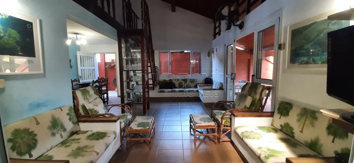 Foto 1 de Casa de Condomínio com 3 quartos à venda, 120m2 em Ubatuba - SP