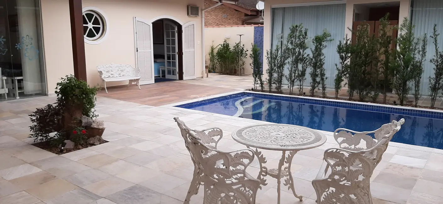 Foto 6 de Casa de Condomínio com 6 quartos à venda, 199m2 em Ubatuba - SP