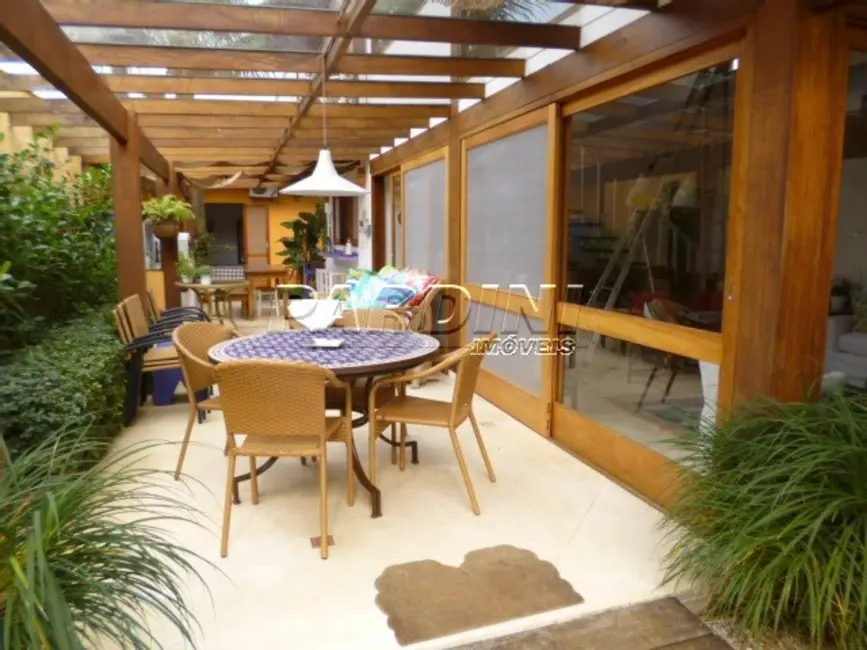 Foto 4 de Casa de Condomínio com 5 quartos à venda, 220m2 em Ubatuba - SP