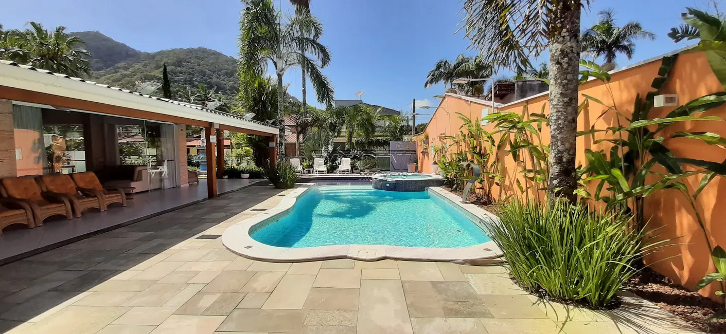 Casa de Condomínio com 4 quartos à venda, 200m2 em Ubatuba - SP - imagem 5 Foto 5 de Casa de Condomínio com 4 quartos à venda, 200m2 em Ubatuba - SP