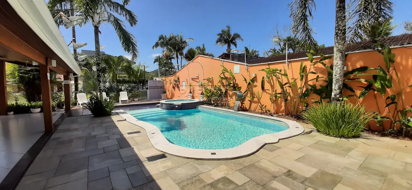 Casa de Condomínio com 4 quartos à venda, 200m2 em Ubatuba - SP - imagem 4 Foto 4 de Casa de Condomínio com 4 quartos à venda, 200m2 em Ubatuba - SP