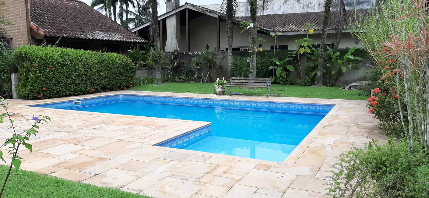 Foto 3 de Casa de Condomínio com 4 quartos à venda em Ubatuba - SP