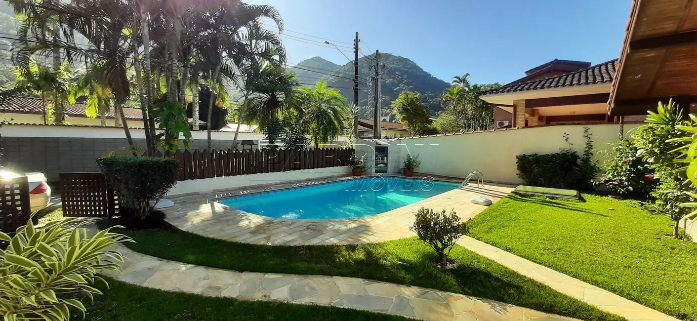 Foto 1 de Casa de Condomínio com 4 quartos à venda, 168m2 em Ubatuba - SP