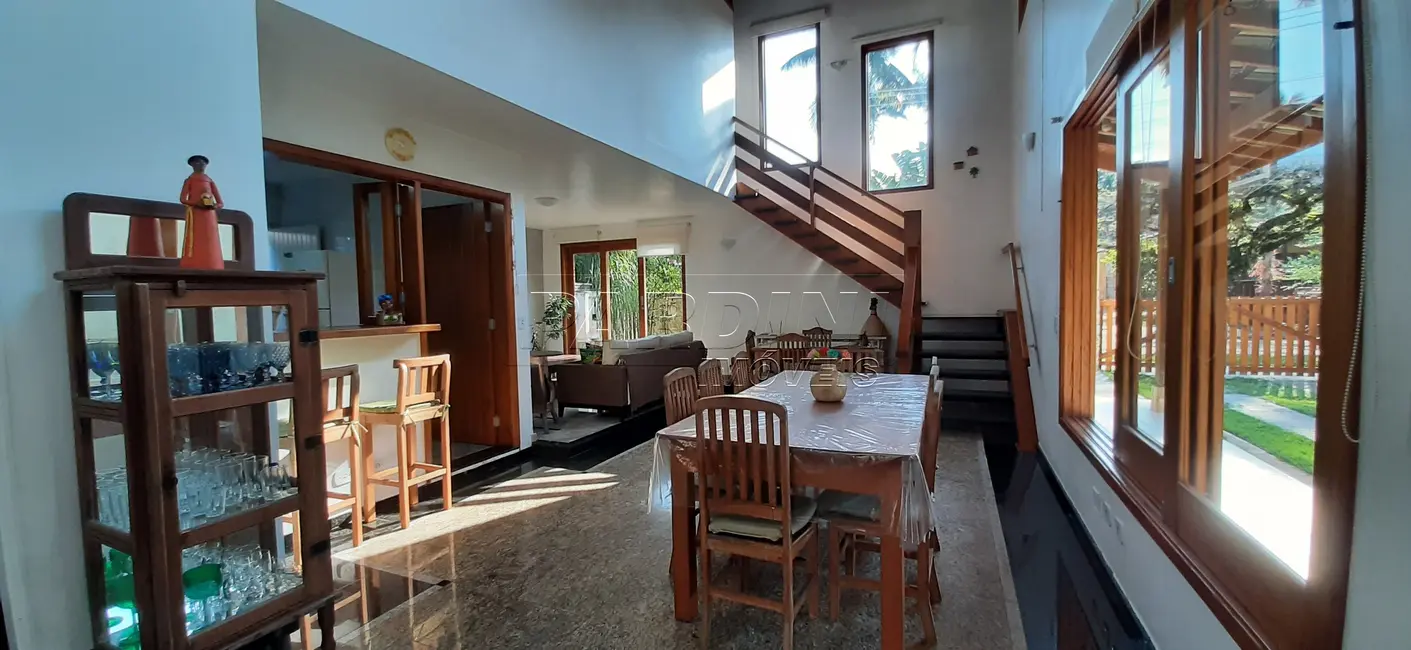 Foto 1 de Casa de Condomínio com 6 quartos à venda, 220m2 em Ubatuba - SP