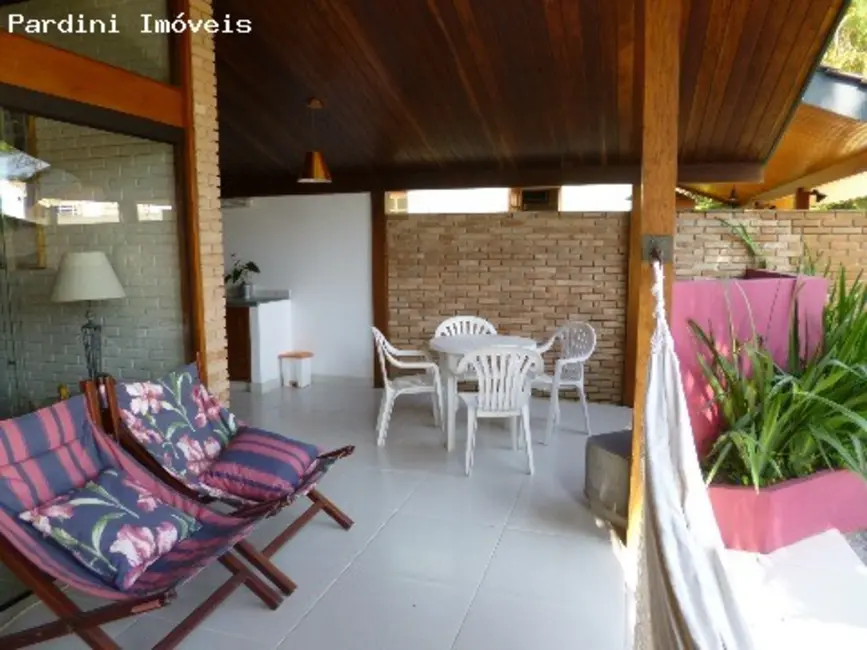 Foto 5 de Casa de Condomínio com 4 quartos à venda, 186m2 em Ubatuba - SP