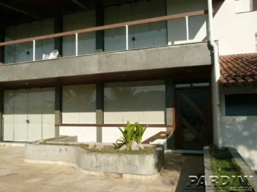 Foto 3 de Casa de Condomínio com 4 quartos à venda, 300m2 em Ubatuba - SP