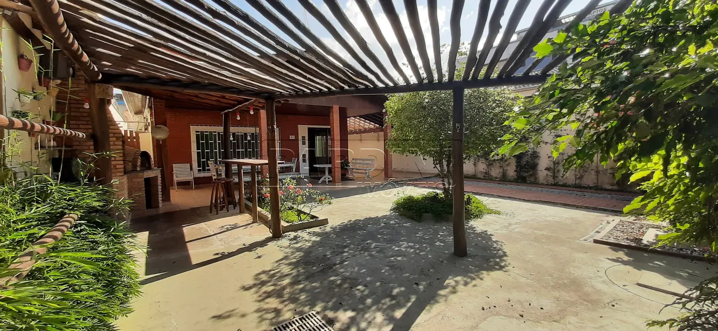 Casa com 4 quartos para alugar, 210m2 em Ubatuba - SP - imagem 3 Foto 3 de Casa com 4 quartos para alugar, 210m2 em Ubatuba - SP