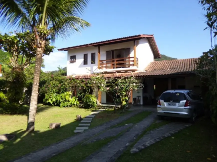 Foto 3 de Casa com 4 quartos à venda, 180m2 em Ubatuba - SP
