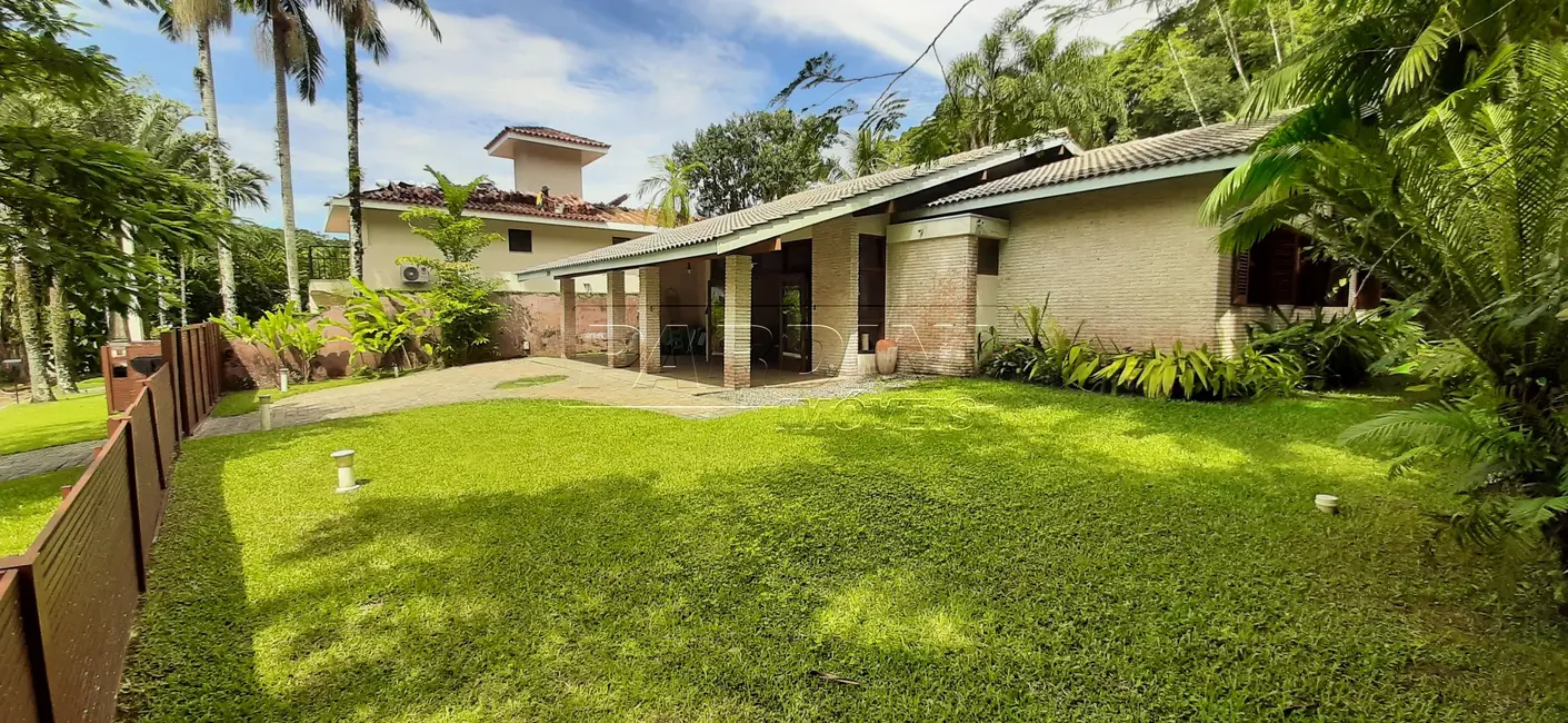 Foto 2 de Casa de Condomínio com 4 quartos à venda, 217m2 em Ubatuba - SP