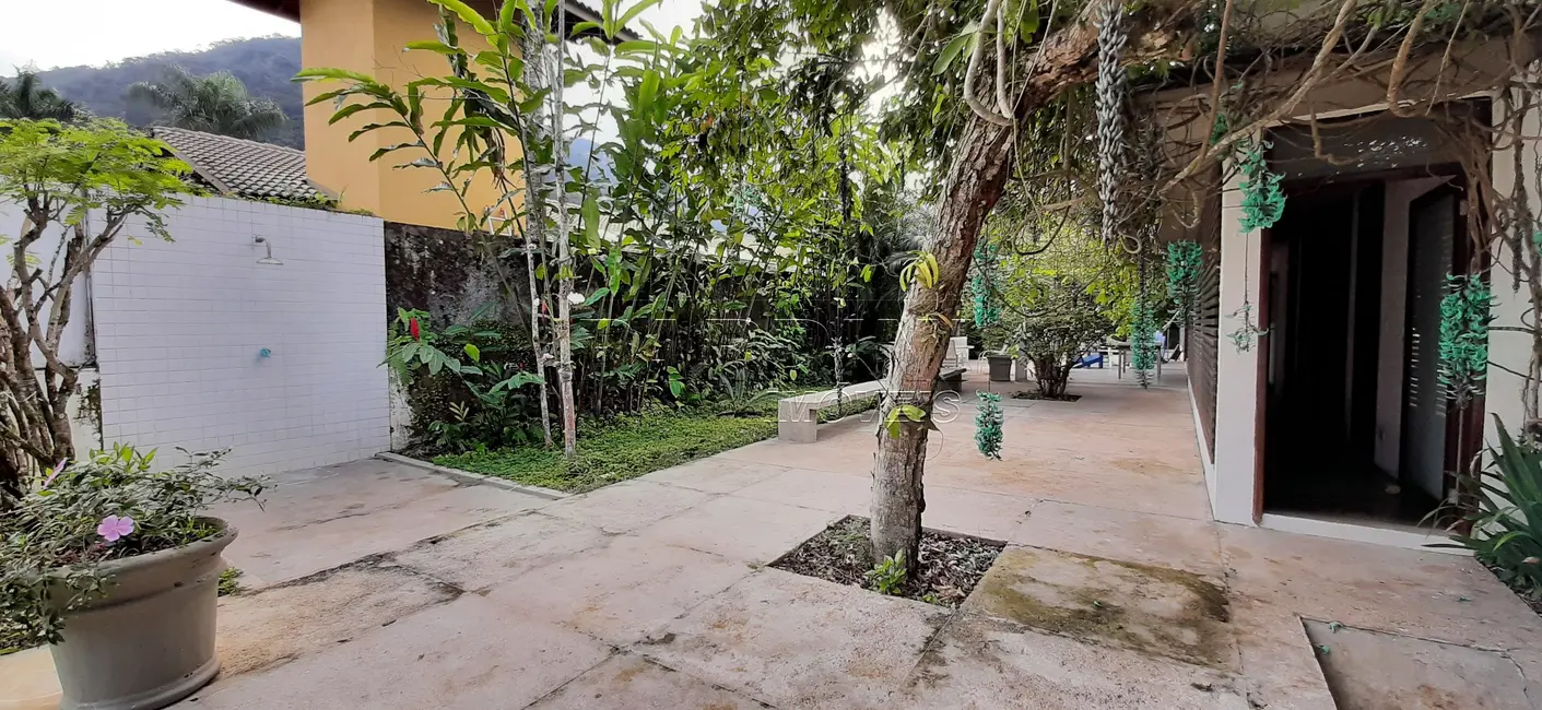 Foto 3 de Casa de Condomínio com 5 quartos à venda, 180m2 em Ubatuba - SP