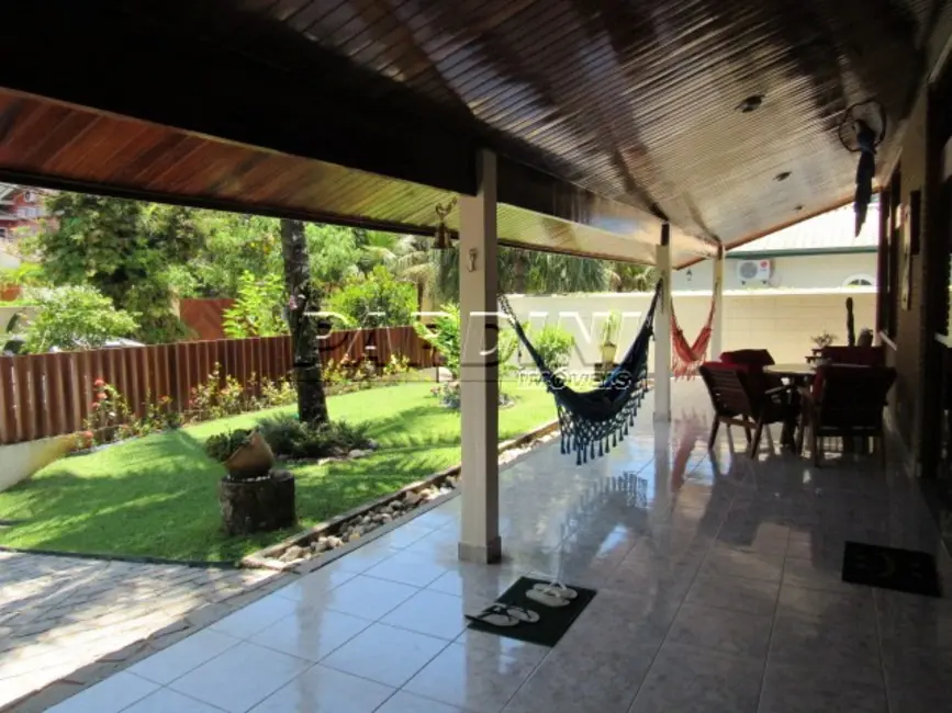 Casa de Condomínio com 3 quartos à venda, 197m2 em Ubatuba - SP - imagem 2 Foto 2 de Casa de Condomínio com 3 quartos à venda, 197m2 em Ubatuba - SP