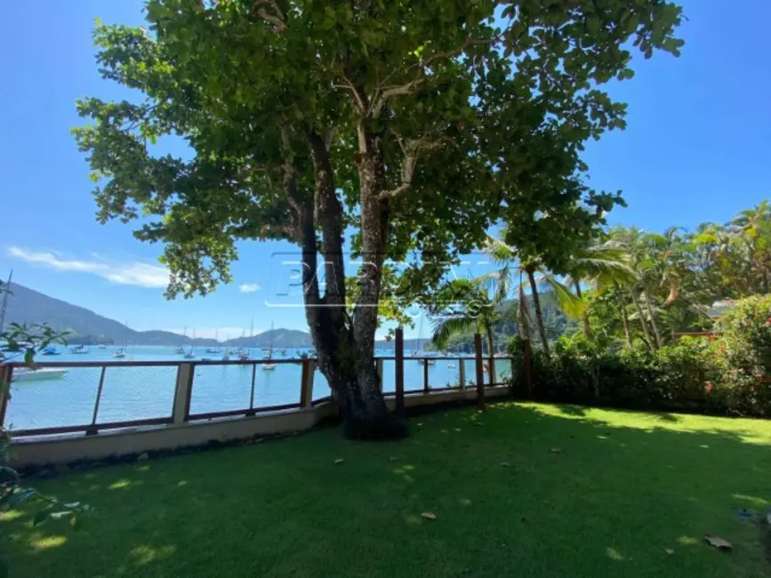 Foto 2 de Casa com 8 quartos à venda, 700m2 em Ubatuba - SP