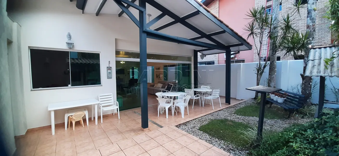 Foto 7 de Casa de Condomínio com 4 quartos à venda, 165m2 em Ubatuba - SP