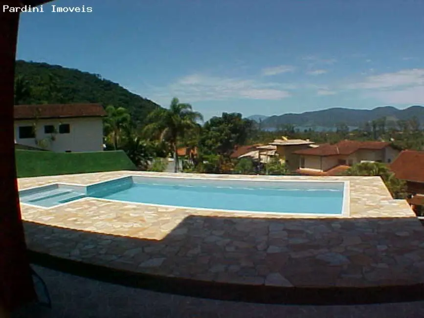 Foto 3 de Casa de Condomínio com 3 quartos à venda em Ubatuba - SP