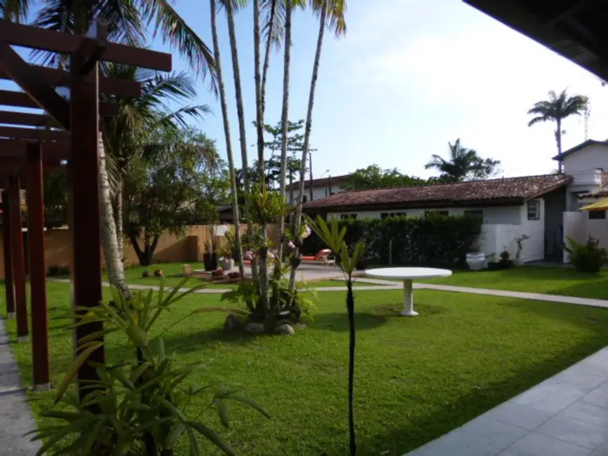 Foto 2 de Casa com 4 quartos à venda, 178m2 em Ubatuba - SP