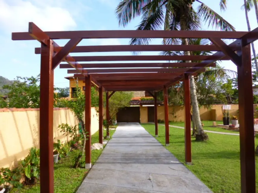 Foto 3 de Casa com 4 quartos à venda, 178m2 em Ubatuba - SP