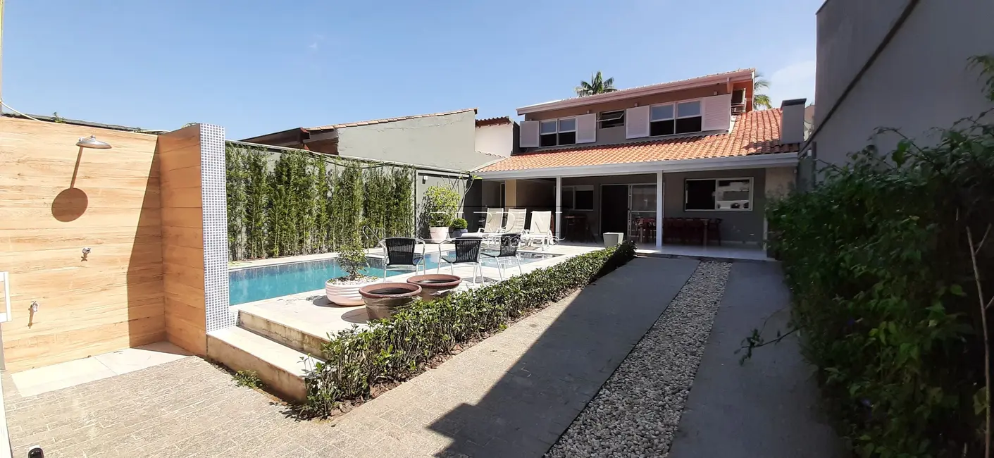 Foto 1 de Casa com 5 quartos à venda, 178m2 em Ubatuba - SP