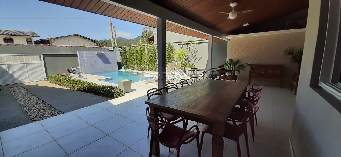 Foto 9 de Casa com 5 quartos à venda, 178m2 em Ubatuba - SP