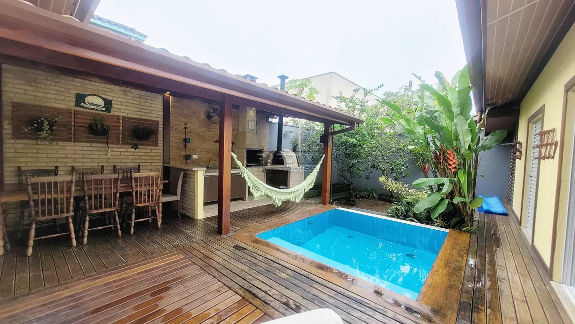 Foto 5 de Casa de Condomínio com 4 quartos à venda, 130m2 em Ubatuba - SP