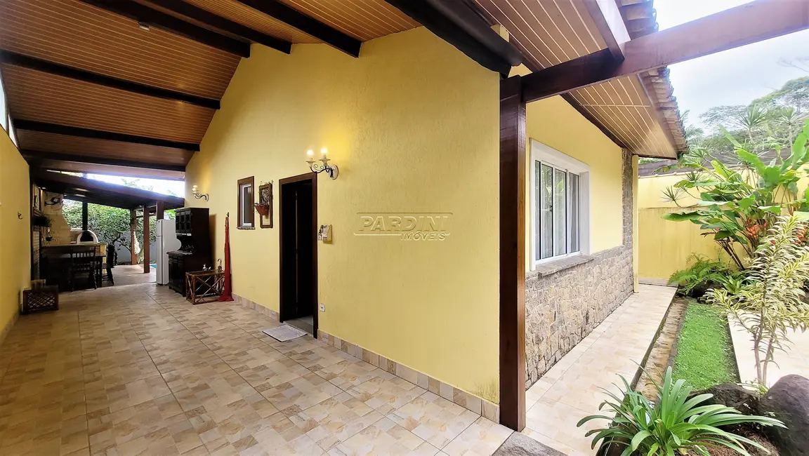 Foto 2 de Casa de Condomínio com 4 quartos à venda, 130m2 em Ubatuba - SP