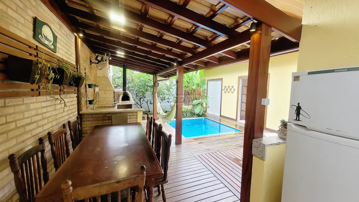 Foto 4 de Casa de Condomínio com 4 quartos à venda, 130m2 em Ubatuba - SP