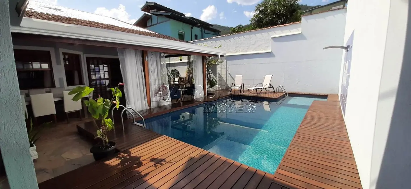 Foto 1 de Casa com 4 quartos à venda, 200m2 em Ubatuba - SP