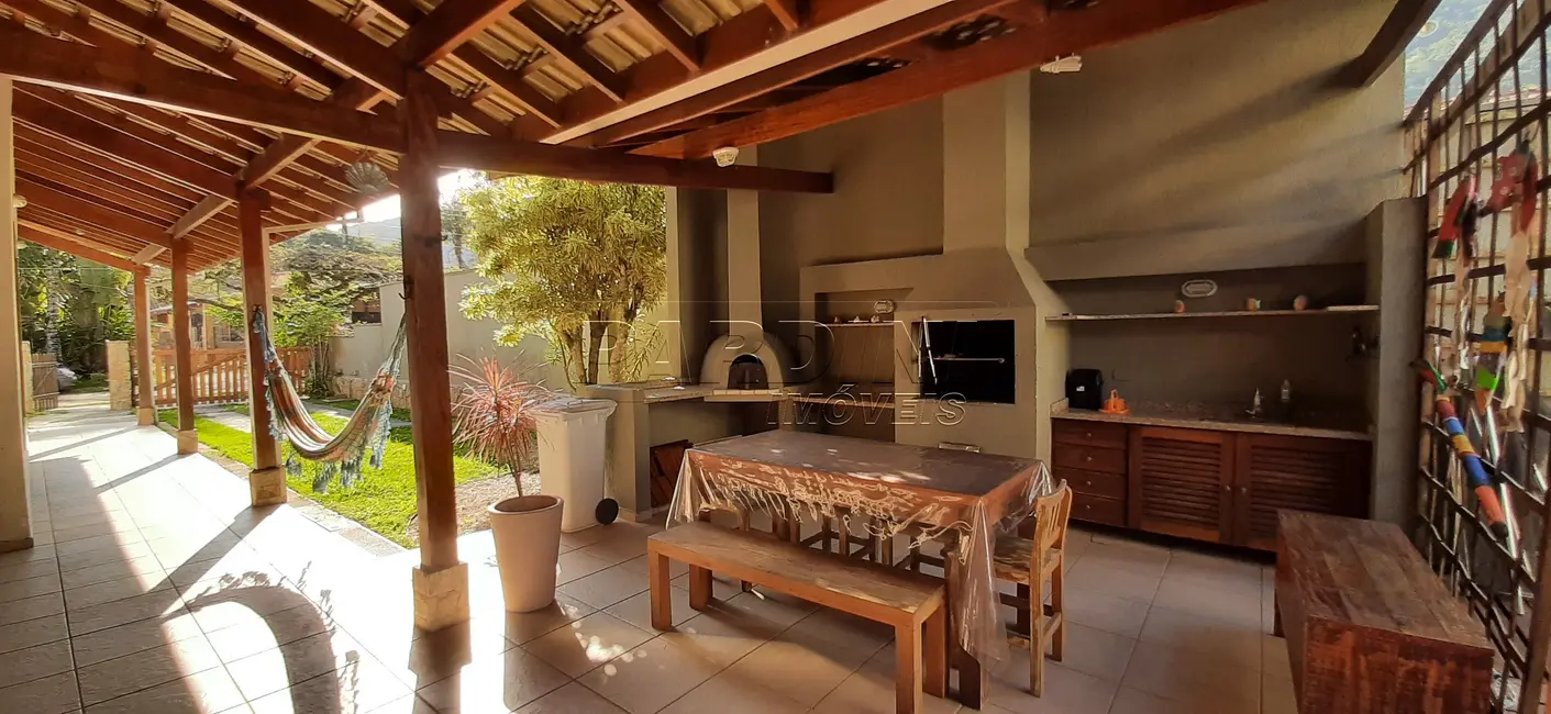 Foto 9 de Casa de Condomínio com 6 quartos à venda, 220m2 em Ubatuba - SP