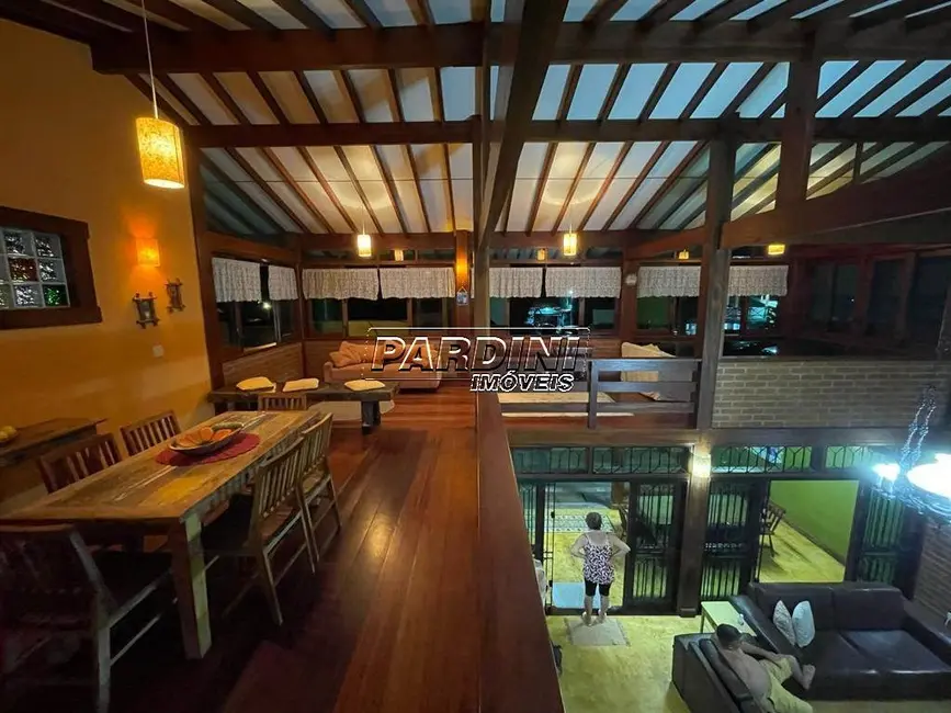 Foto 2 de Casa com 4 quartos à venda, 292m2 em Ubatuba - SP