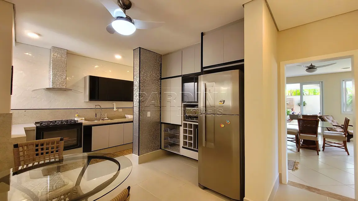 Foto 2 de Casa com 4 quartos à venda, 331m2 em Ubatuba - SP