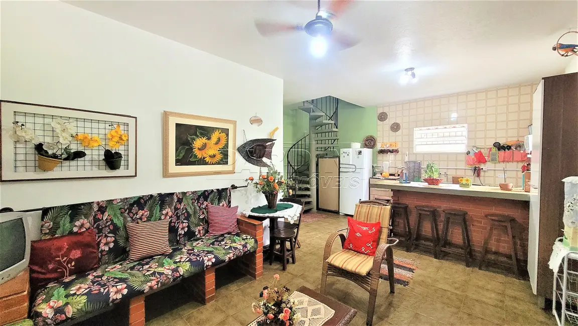 Casa com 3 quartos à venda, 159m2 em Ubatuba - SP - imagem 3 Foto 3 de Casa com 3 quartos à venda, 159m2 em Ubatuba - SP