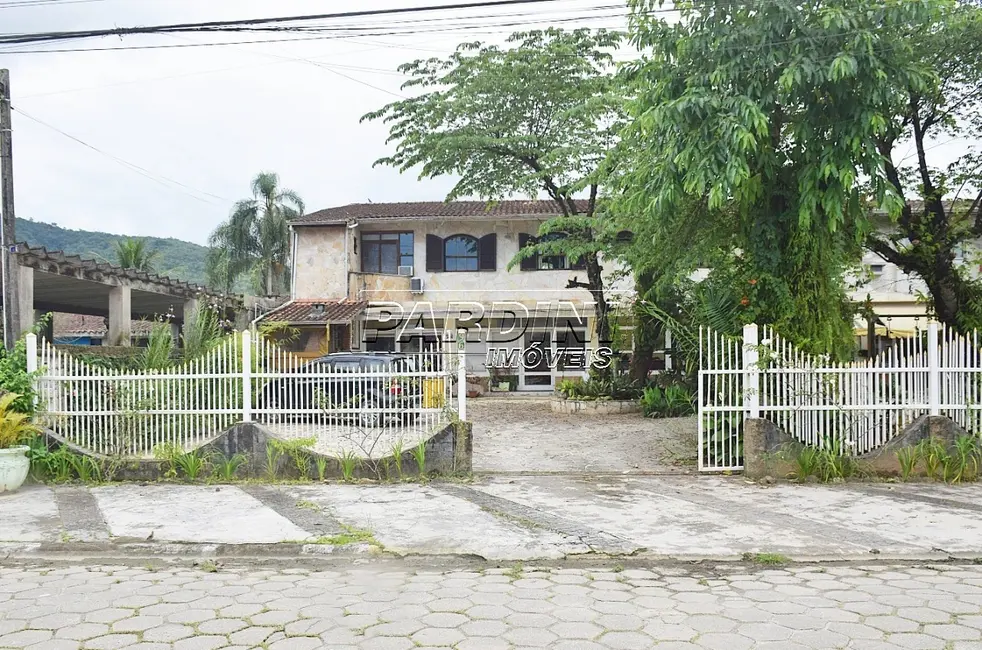 Foto 2 de Casa com 9 quartos à venda, 420m2 em Ubatuba - SP