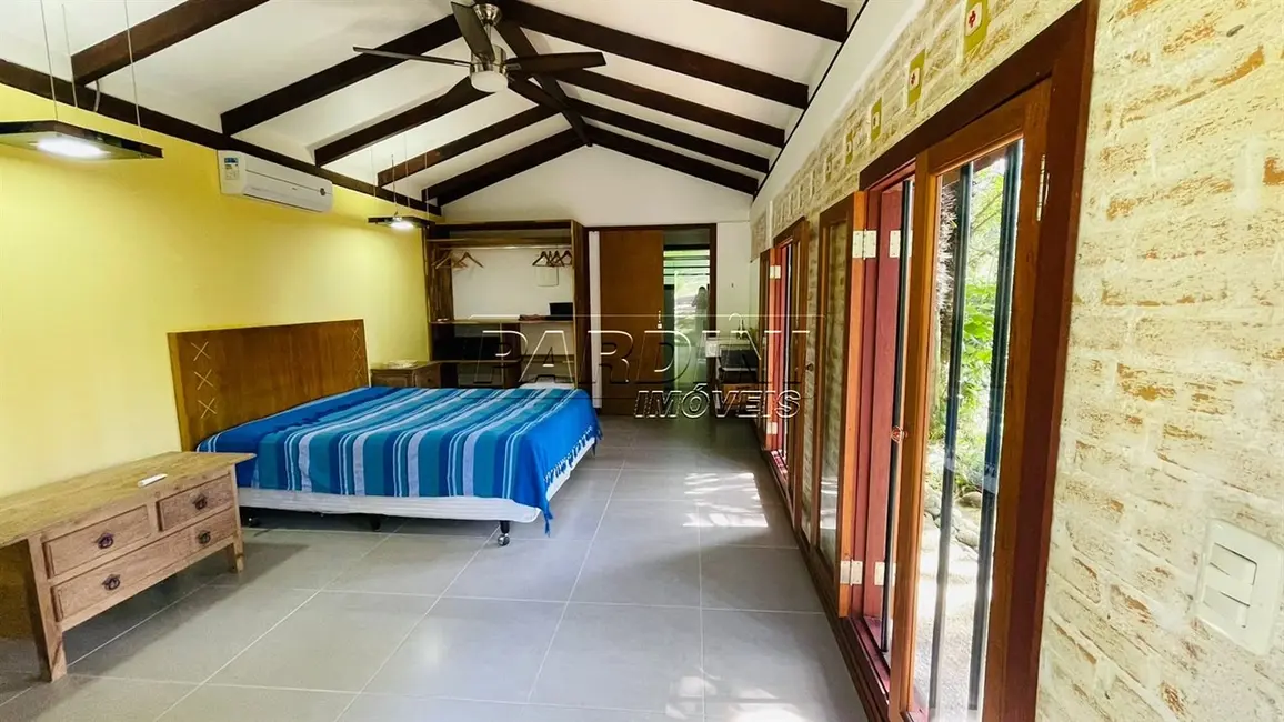 Foto 3 de Casa de Condomínio com 5 quartos à venda, 450m2 em Ubatuba - SP