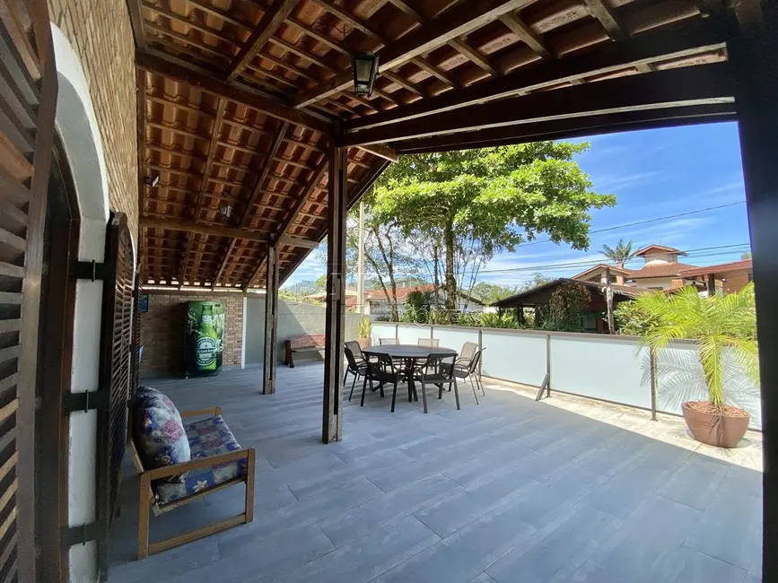 Foto 3 de Casa de Condomínio com 4 quartos à venda, 135m2 em Ubatuba - SP