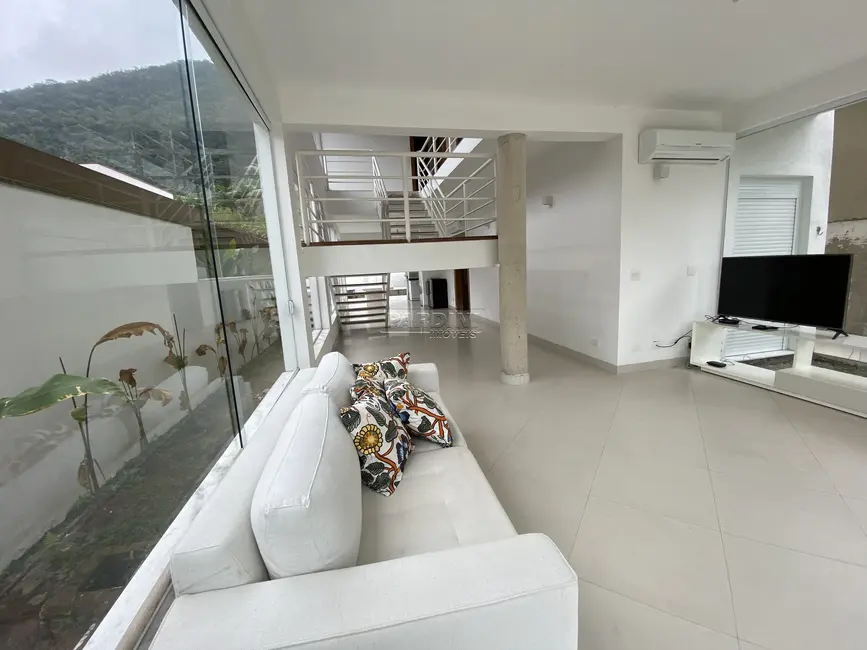 Foto 4 de Casa de Condomínio com 4 quartos à venda, 342m2 em Ubatuba - SP