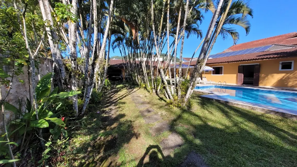 Foto 2 de Casa com 5 quartos à venda, 250m2 em Ubatuba - SP