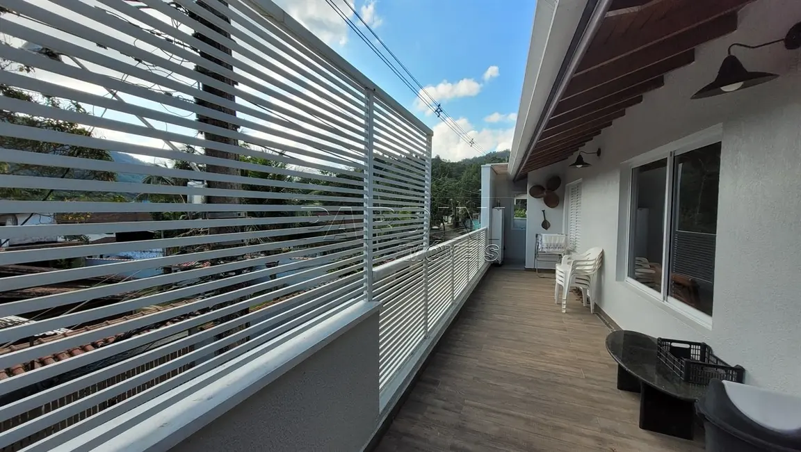 Foto 2 de Casa com 4 quartos à venda, 250m2 em Ubatuba - SP