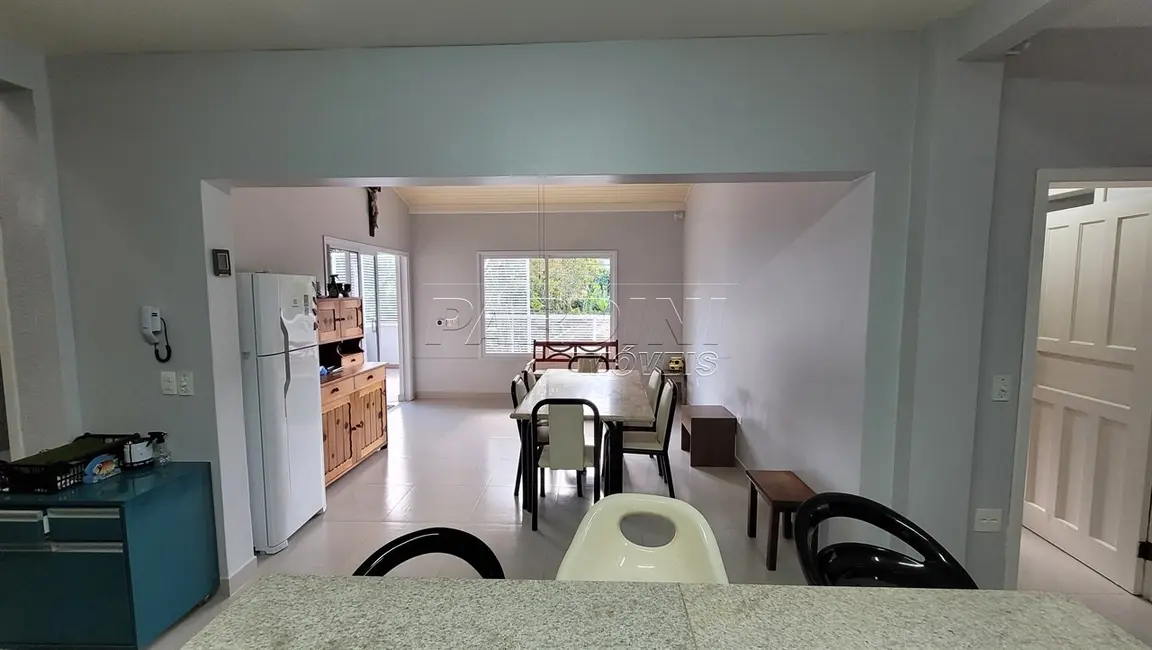 Foto 4 de Casa com 4 quartos à venda, 250m2 em Ubatuba - SP