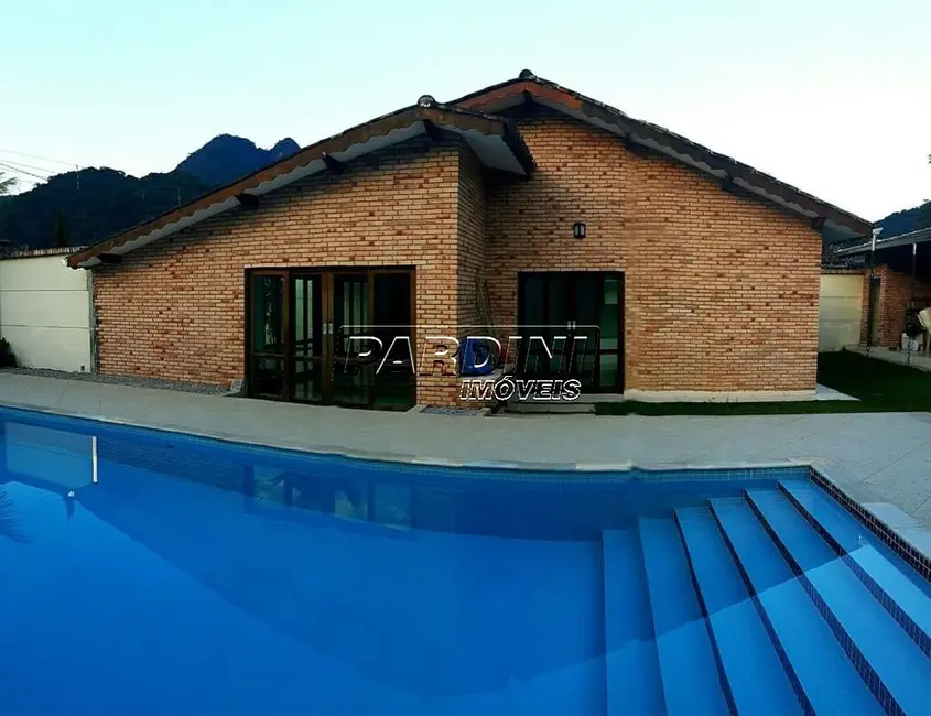 Foto 1 de Casa com 5 quartos à venda, 250m2 em Ubatuba - SP