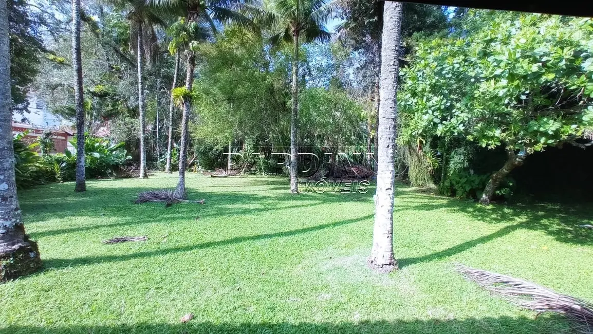 Casa com 3 quartos à venda, 214m2 em Ubatuba - SP - imagem 2 Foto 2 de Casa com 3 quartos à venda, 214m2 em Ubatuba - SP