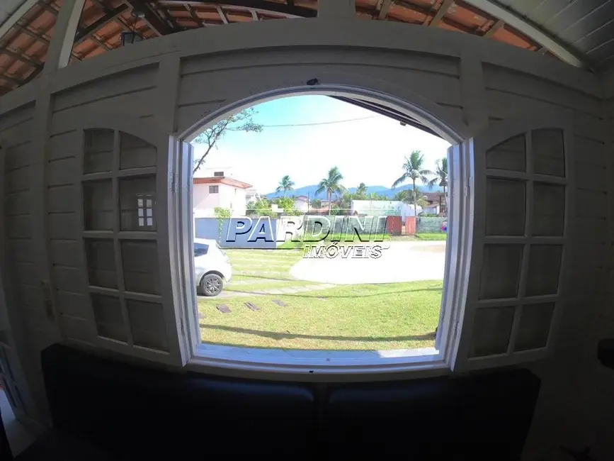 Foto 2 de Casa com 4 quartos à venda, 150m2 em Ubatuba - SP